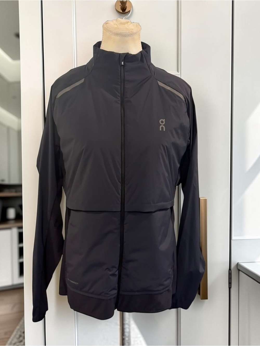 NWT On Running Women’s Weather Jacket Insulated Black Size Large